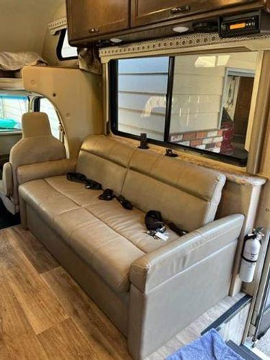 Used 2019 Thor Fourwinds 28Z