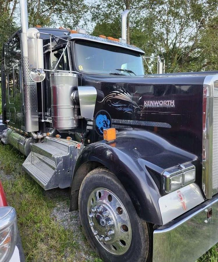 Used 2012 Kenworth W900L Sleeper Semi Truck