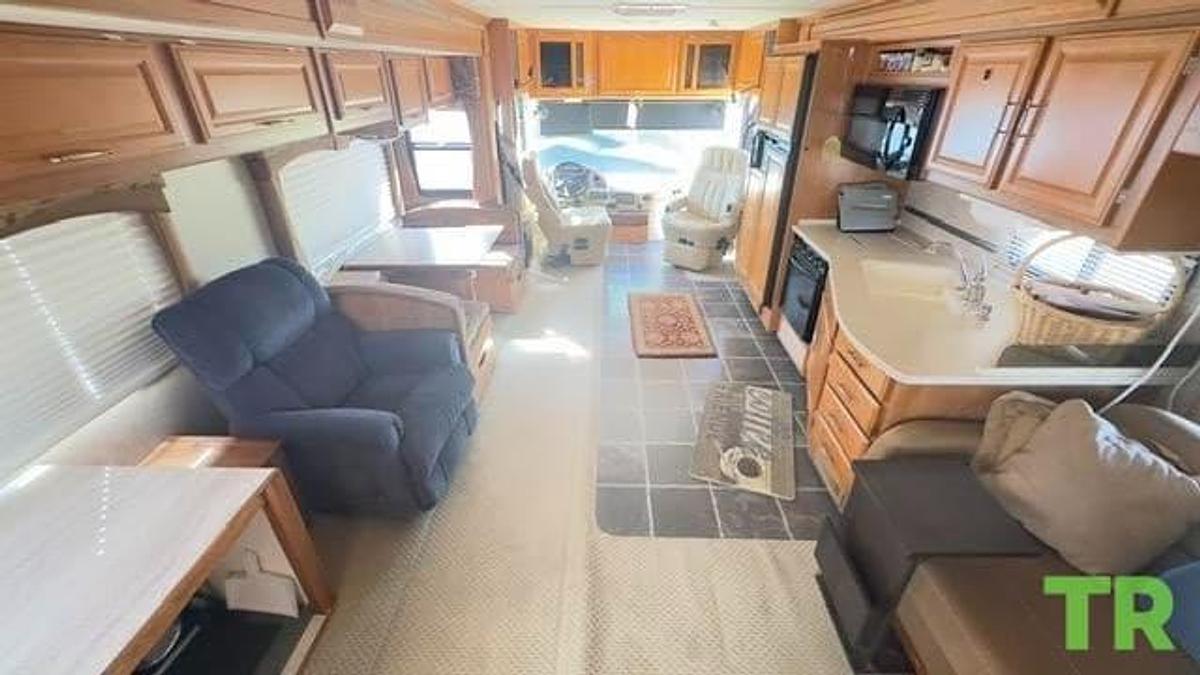Used 2008 Fleetwood Discovery 40X with 3 slides