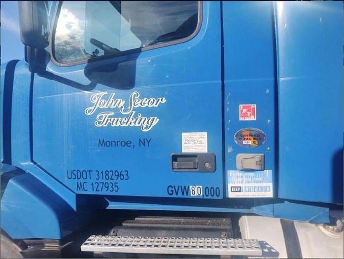 Used 2011 Volvo VNL64T300