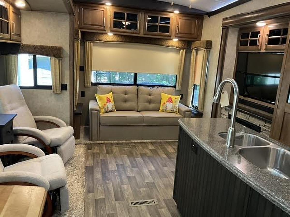 Used 2017 Keystone Montana 3721RL Fifth Wheel