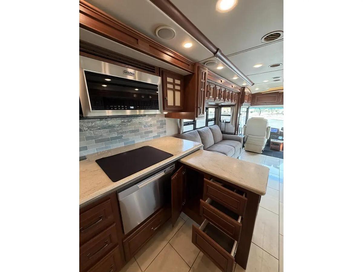 Used 2015 Winnebago Itasca Ellipse 42HD