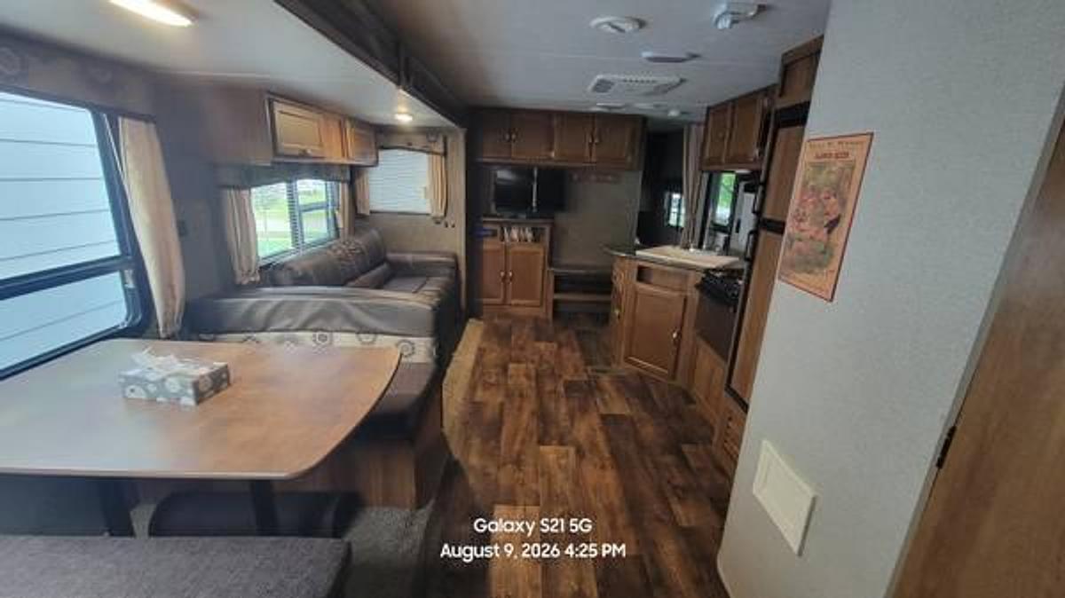 Used 2017 Keystone Springdale Summerland Series 33' Travel Trailer