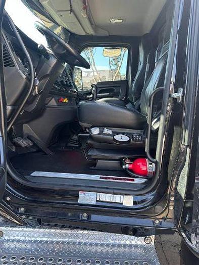 Used 2021 KENWORTH W990