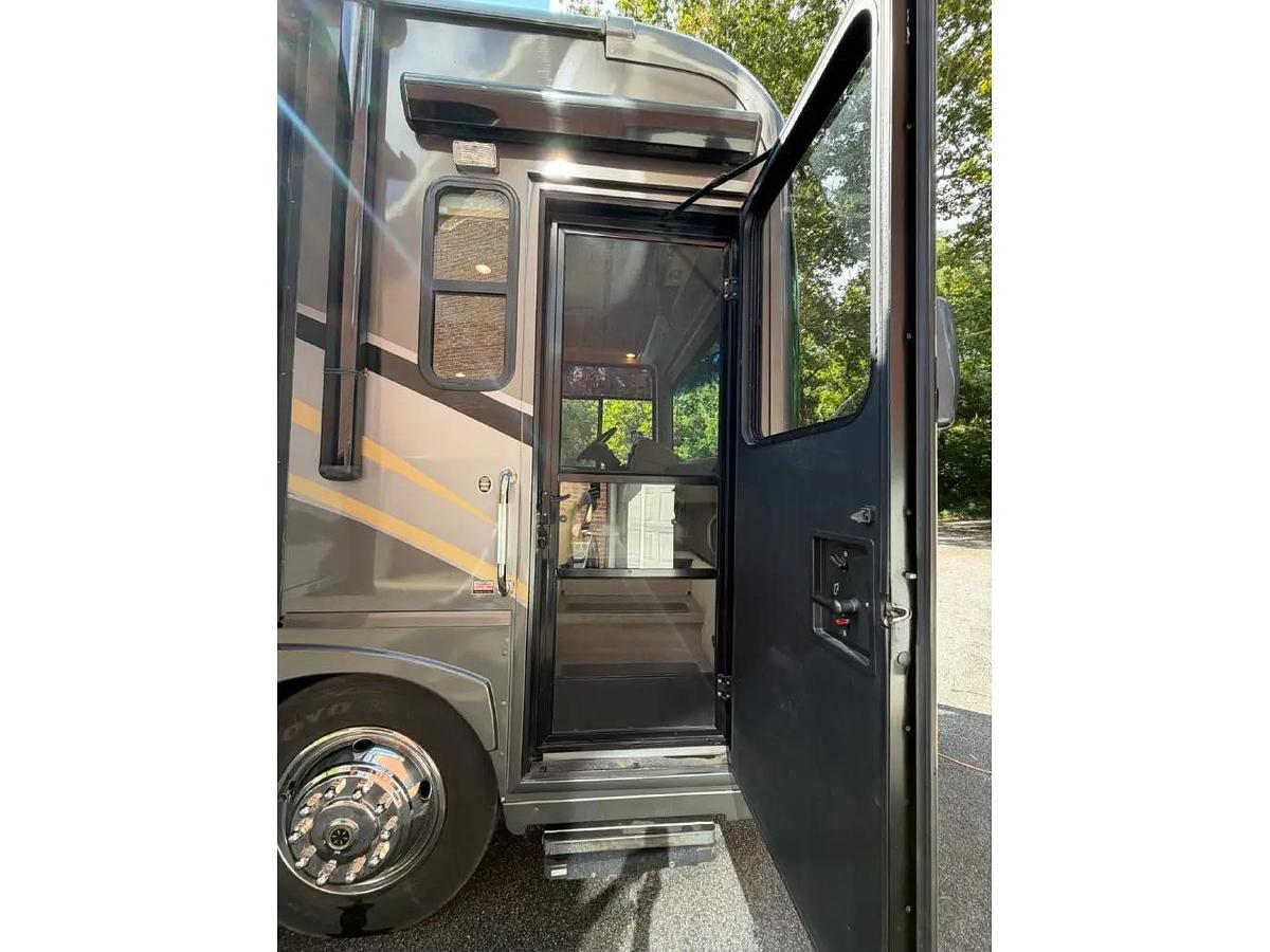Used 2010 Winnebago Journey Express 34y
