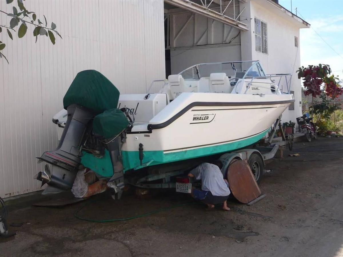 Used 1998 Boston Whaler Conquest