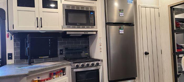 Used 2022 Palomino Puma Unleashed 382THS