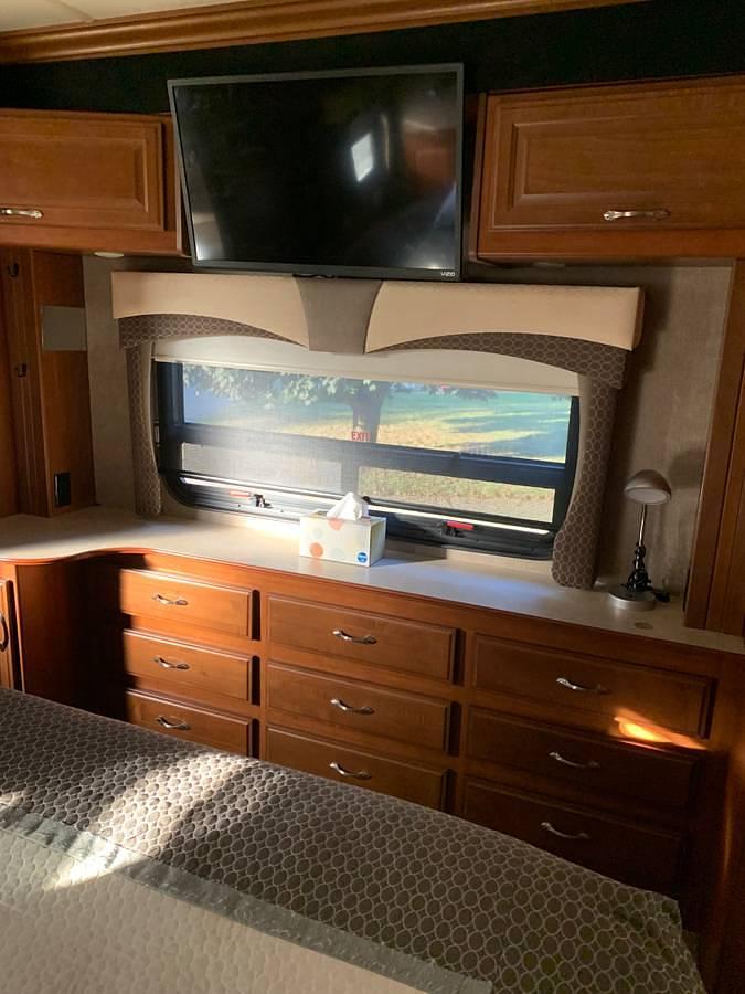 Used 2010 Fleetwood Discovery 40K
