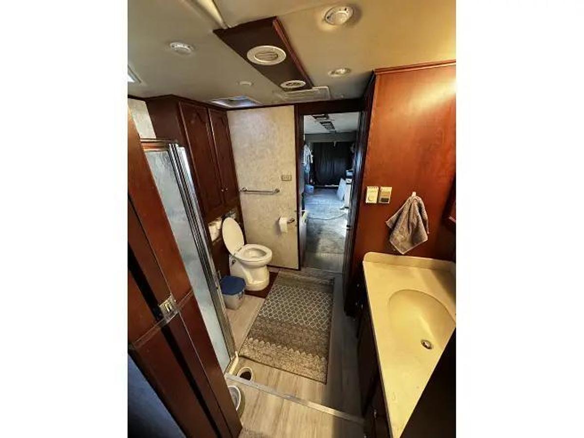 Used 2005 Kingsley Custom Coach