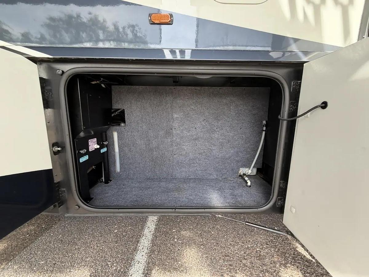 Used 2015 Winnebago Itasca Ellipse 42HD