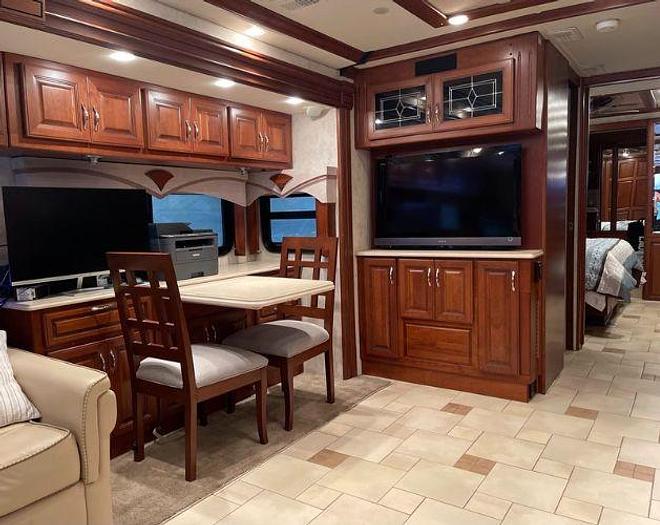 Used 2011 American Coach American Tradition 42M