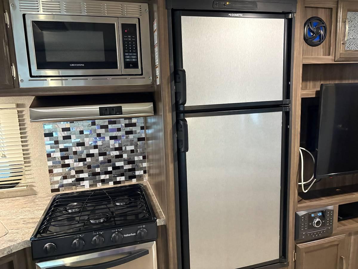 Used 2018 Coachmen Apex Travel Trailer