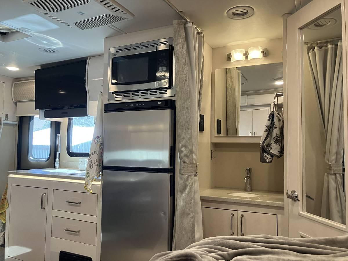 Used 2022 Renegade Vienna 25FWS
