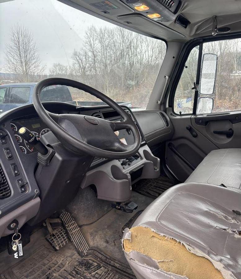 Used 2008 ALTEC AA652L MOUNTED ON 2008 FREIGHTLINER BUSINESS CLASS M2 106