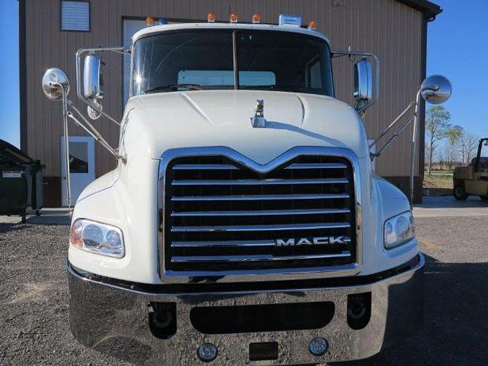 Used 2015 Mack Pinnacle CXU613