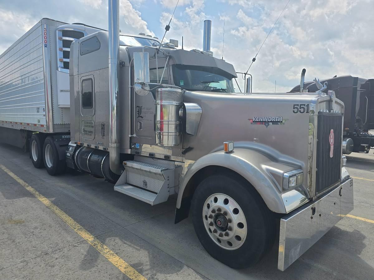 Used 2000 Kenworth W900 with 2015 53ft Utility Reefer Trailer