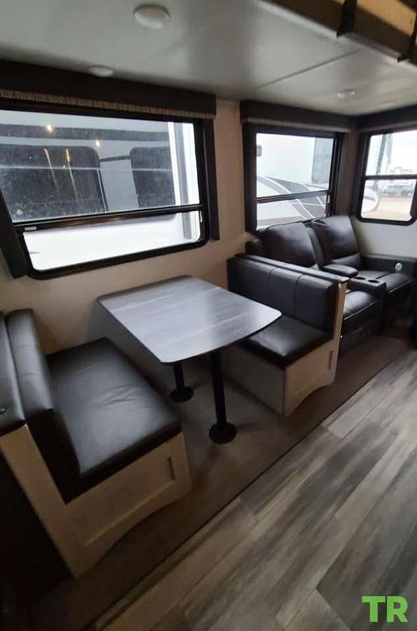 Used 2021 Keystone Sprinter Limited 3620FWLBH Fifth Wheel – Bunkhouse – Washer & Dryer – Custom Skirting – Full-Time Ready
