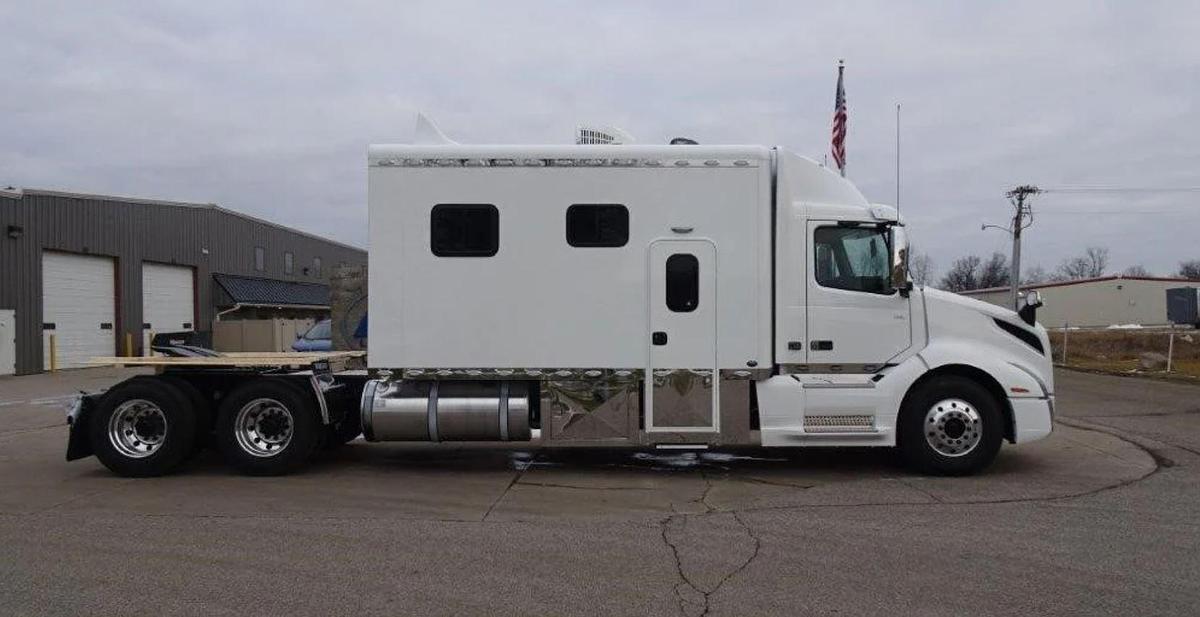 Used 2021 Volvo VNL64T300