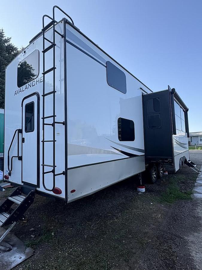 Used 2022 Keystone Avalanche 390D Fifth Wheel