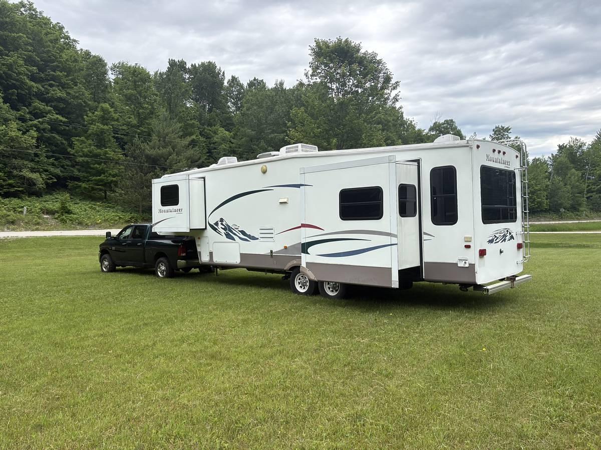 Used 2005 Keystone Fifth Wheel Trailer