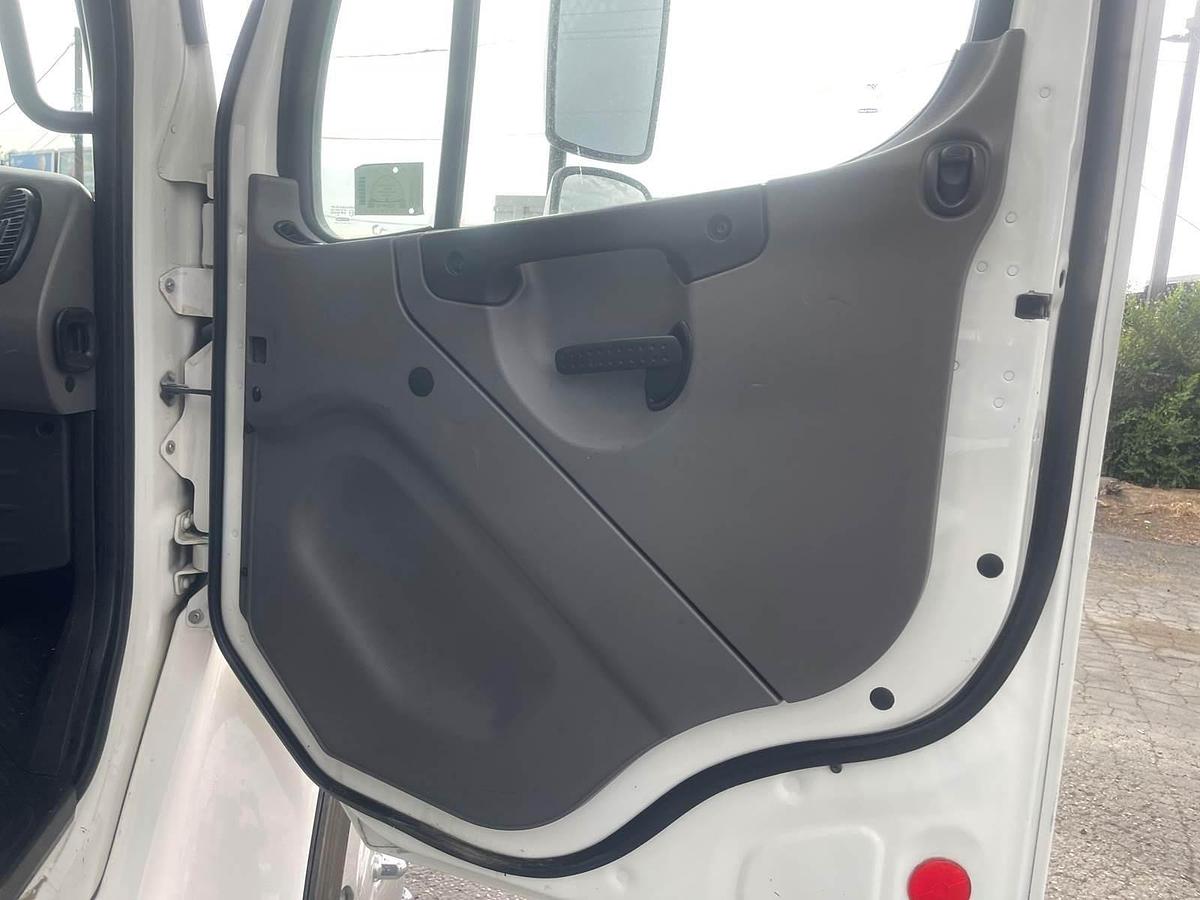 Used 2011 Freightliner M2 106 Flatbed