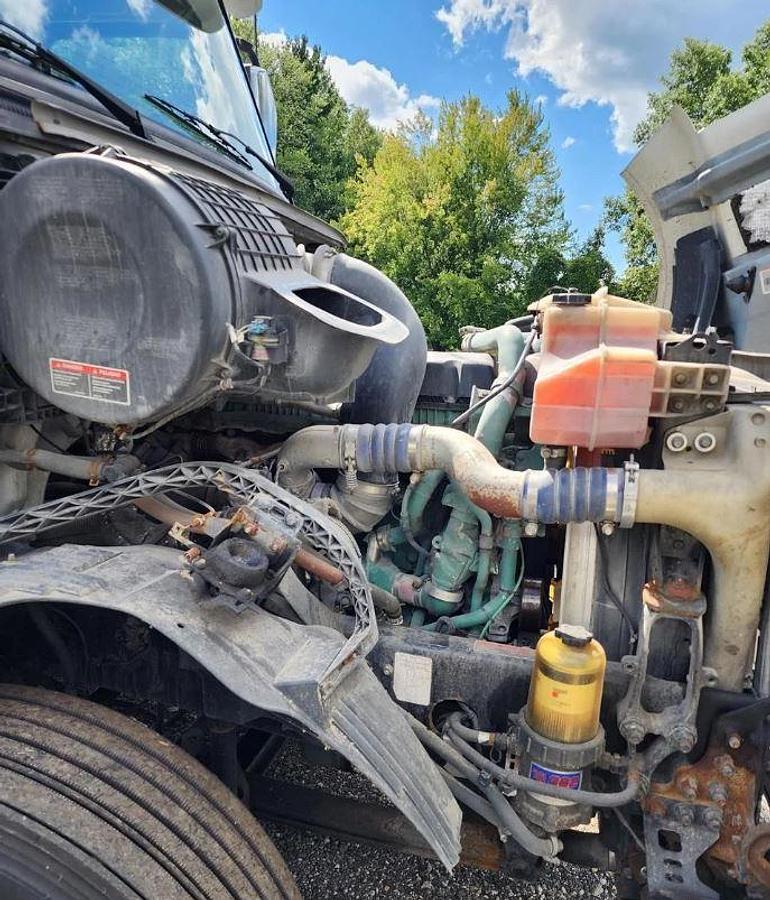 Used 2016 Volvo VNL64T860