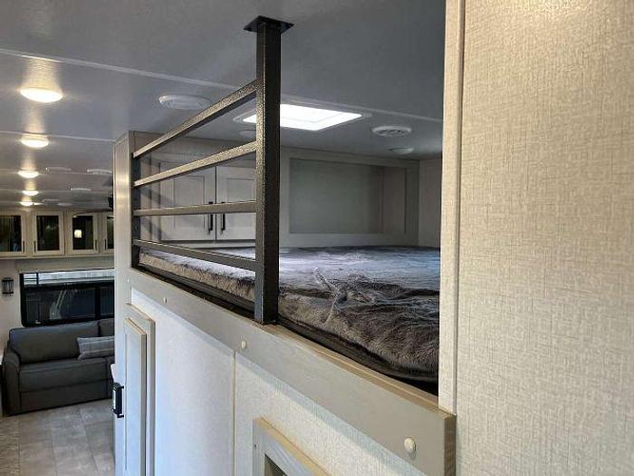 Used 2023 Palomino Columbus 379MB