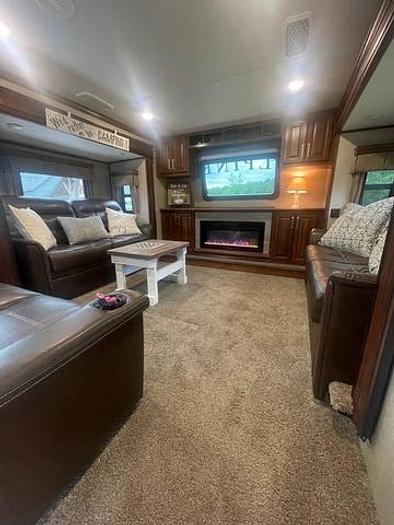 Used 2018 Keystone Alpine 3701FL