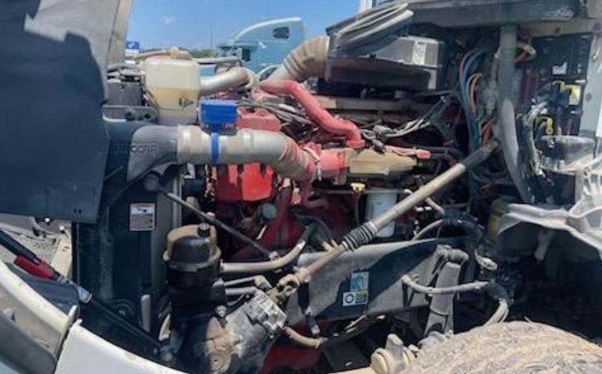 Used 2015 Kenworth T880 Sleeper Semi Truck