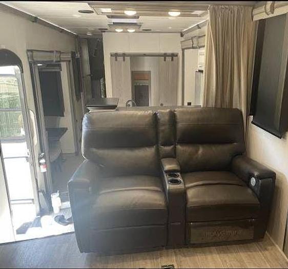 Used 2021 Keystone Montana 3762BP