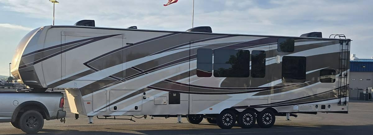Used 2017 Dutchmen Voltage Epic V3900