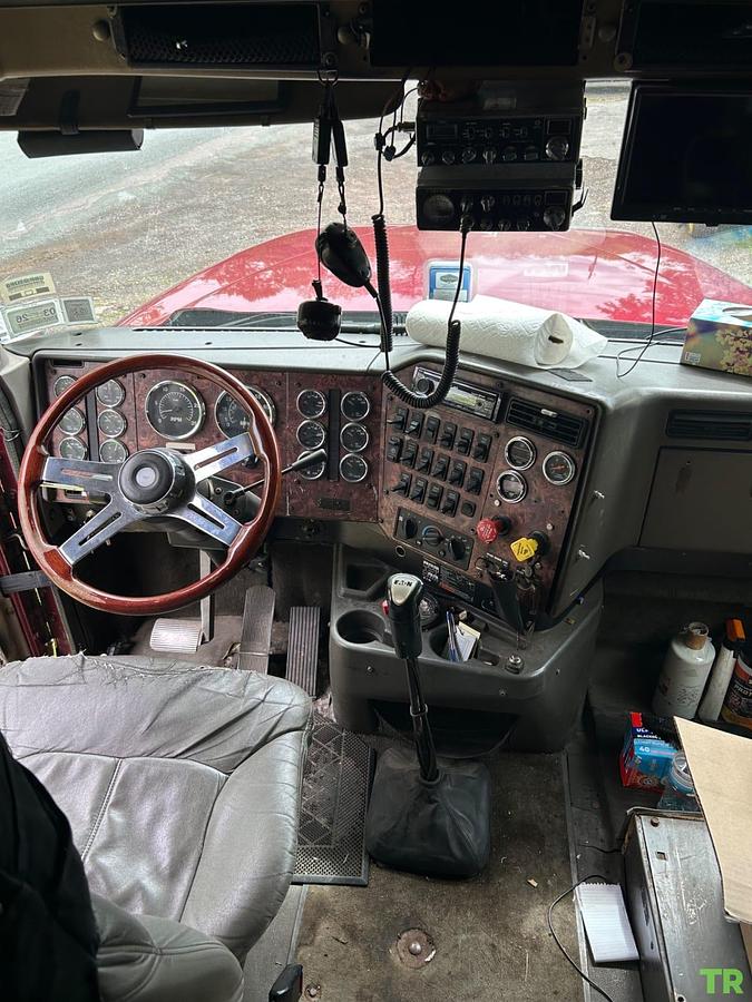 Used 2000 International 9900I Commercial Truck