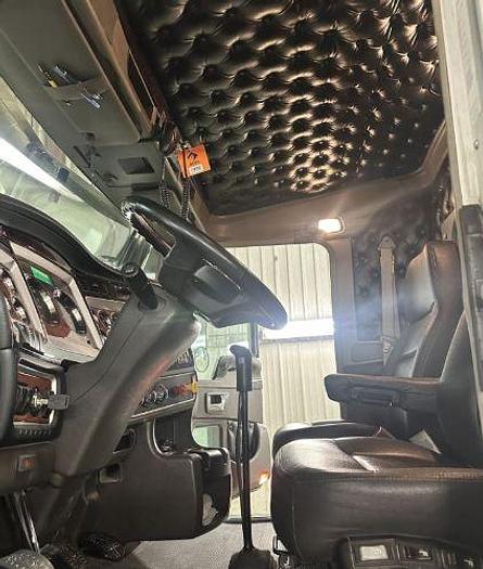 Used 2021 KENWORTH W900