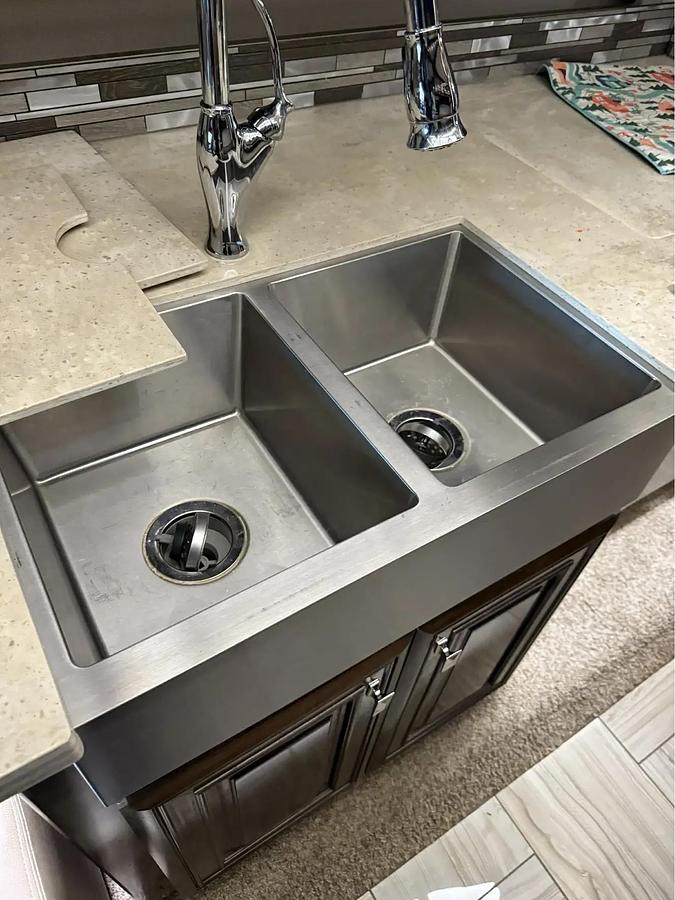 Used 2022 Fleetwood Discovery LXE 44H