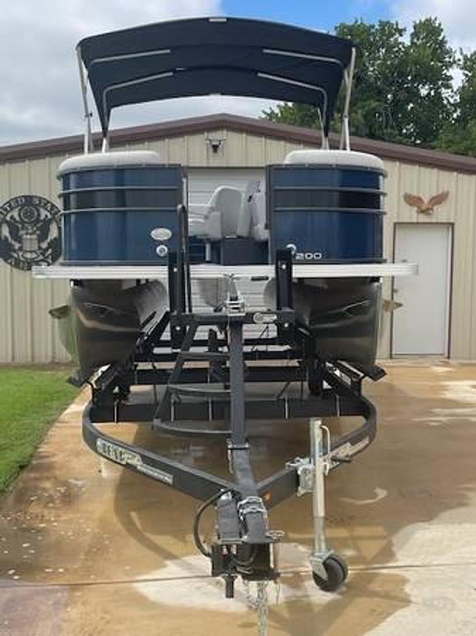 Used 2021 Crest Classic Fish Pontoon