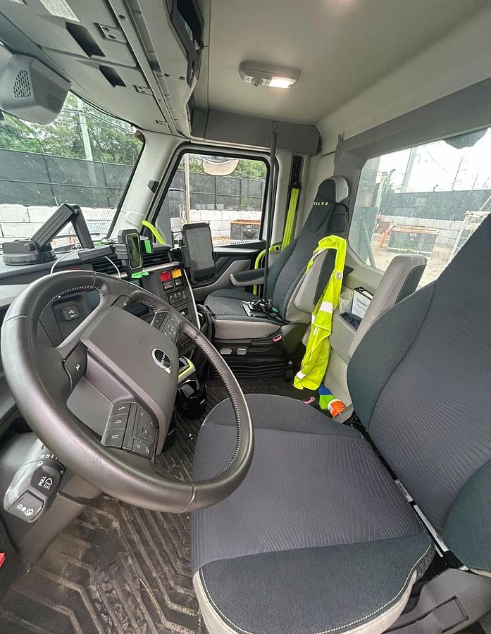 Used 2025 Volvo 300 Day Cab Semi Truck