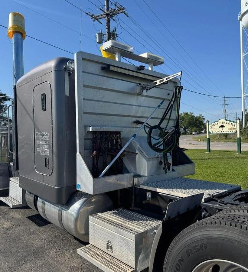 Used 2020 PETERBILT 389 Sleeper Semi Truck