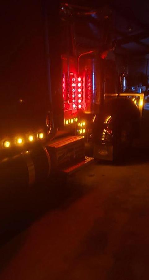 Used 2007 Peterbilt 379 EXHD Sleeper Semi Truck