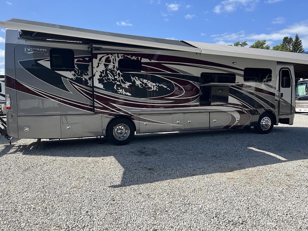 Used 2022 Fleetwood Discovery LXE 40M Class A Motorhome