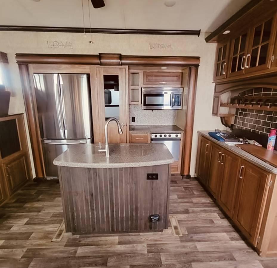 Used 2016 Keystone Montana 3791RD