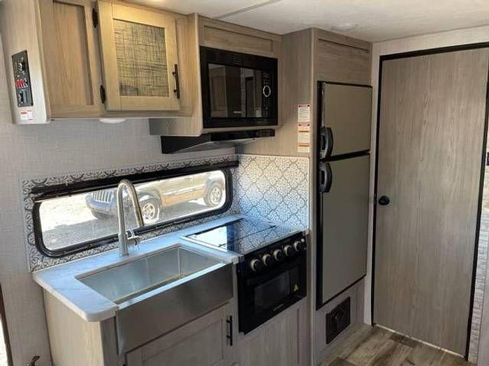 Used 2022 Keystone Coleman 1805RB