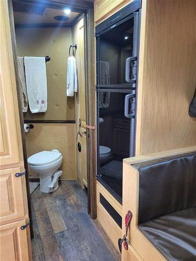 Used 2017 Elite Trailer Mfg Three Horse Gooseneck with Living Quarters