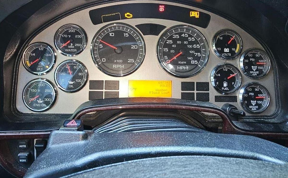 Used 2016 International Lonestar Sleeper Semi Truck