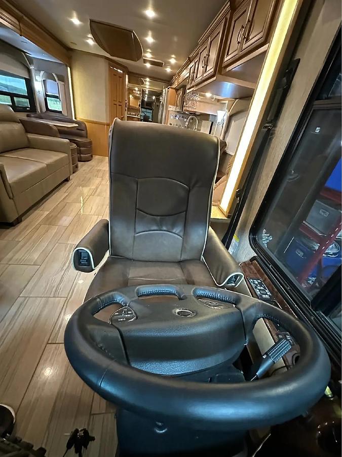 Used 2015 Newmar Ventana 4002