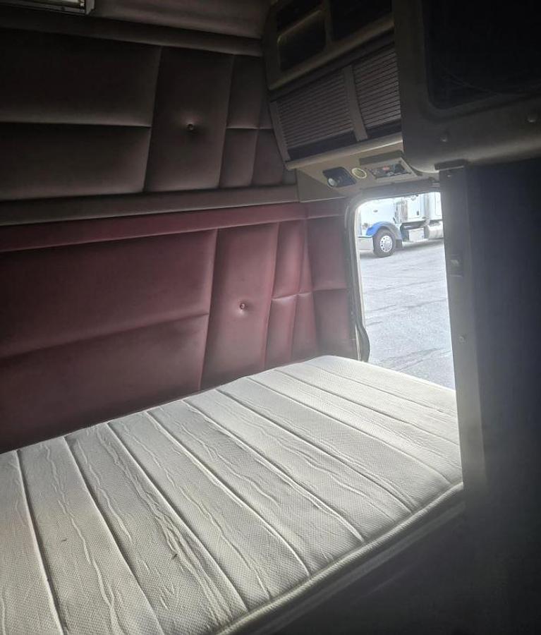 Used 2001 PETERBILT 379EXHD Conventional Sleeper Semi