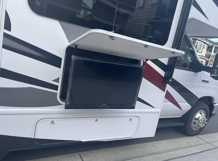 Used 2023 Thor Motor Coach FOUR WINDS 31E