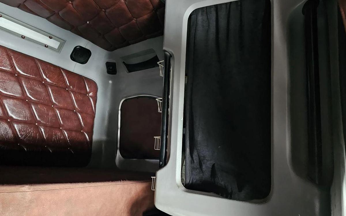 Used 2001 FREIGHTLINER FLD120 CLASSIC Conventional Sleeper Semi