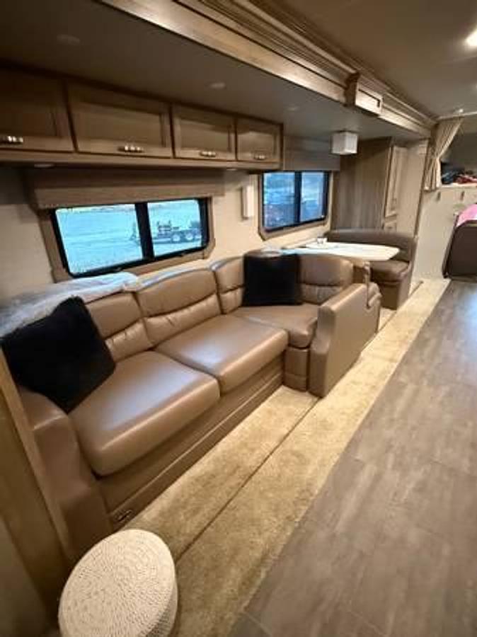 Used 2018 Jayco Seneca 37K