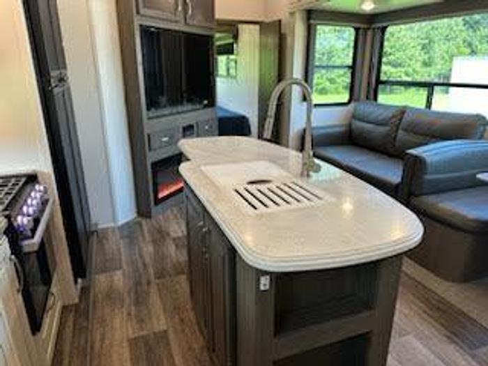 Used 2021 Keystone Cougar 364BHL