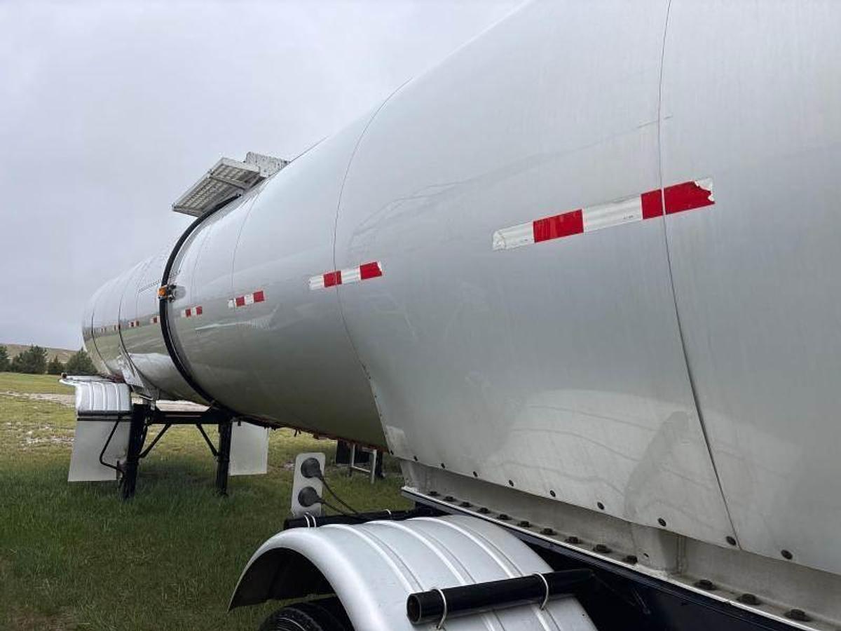 Used 2008 Polar Tank Trailer Asphalt / Hot Oil Tank Trailer